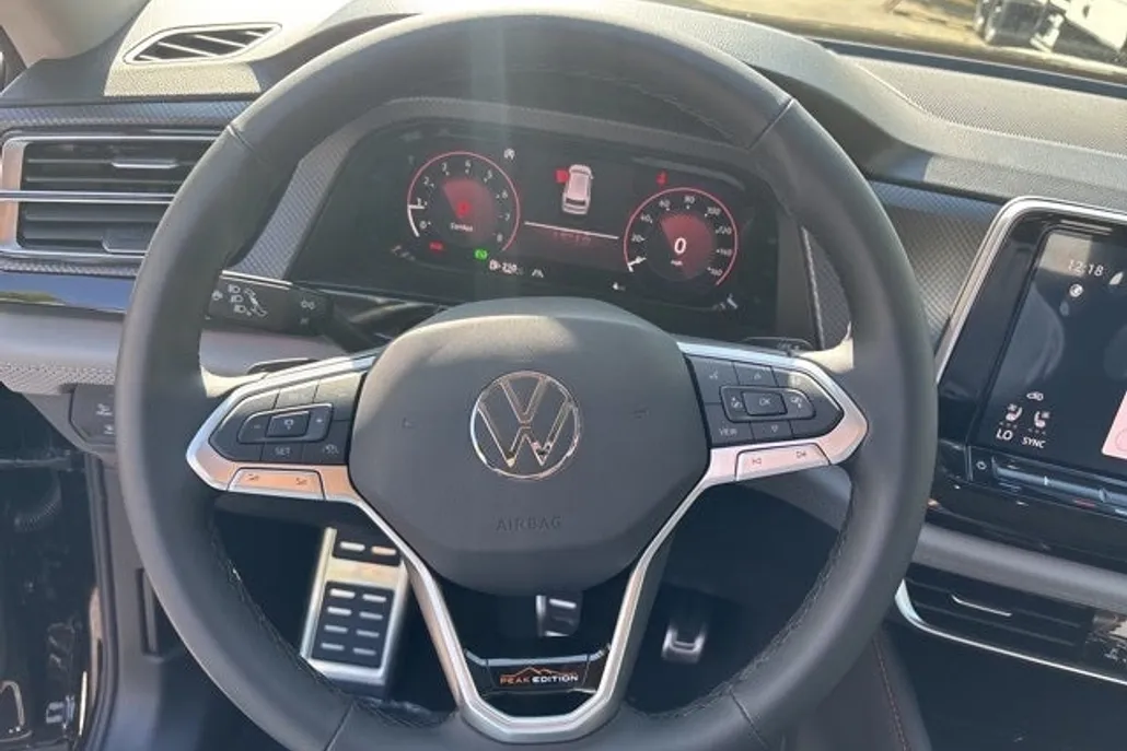 2025 Volkswagen Atlas Peak Edition SE photo 1