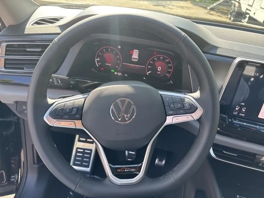 2025 Volkswagen Atlas Peak Edition SE photo 1