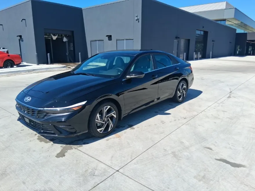 2025 Hyundai Elantra Hybrid Limited photo 1