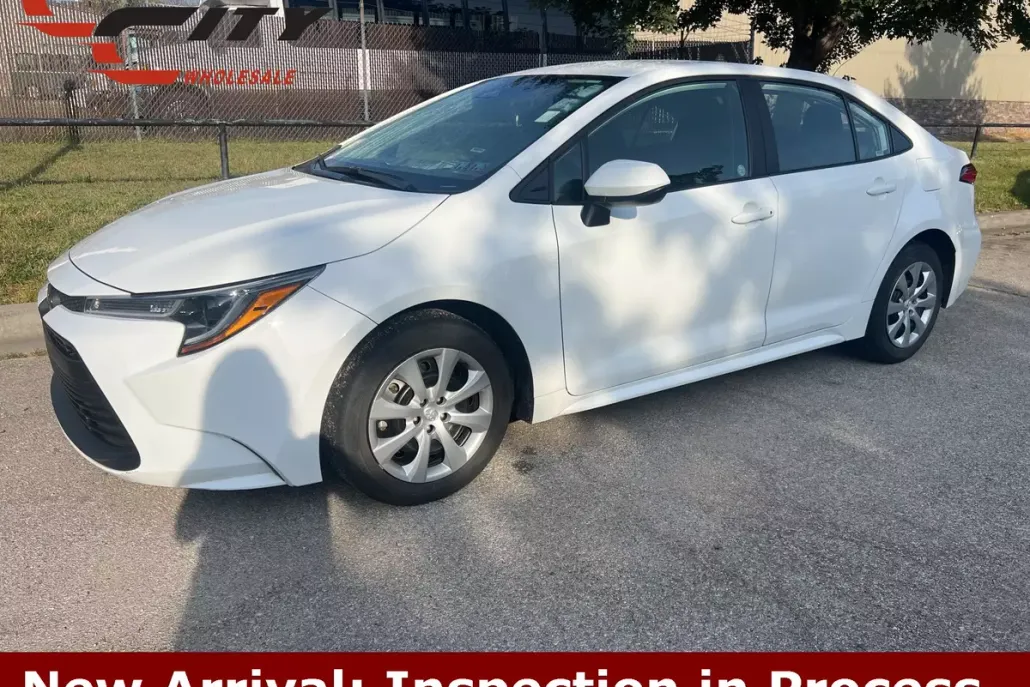 2024 Toyota Corolla LE photo 1