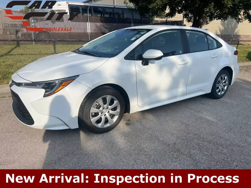 2024 Toyota Corolla LE photo 1