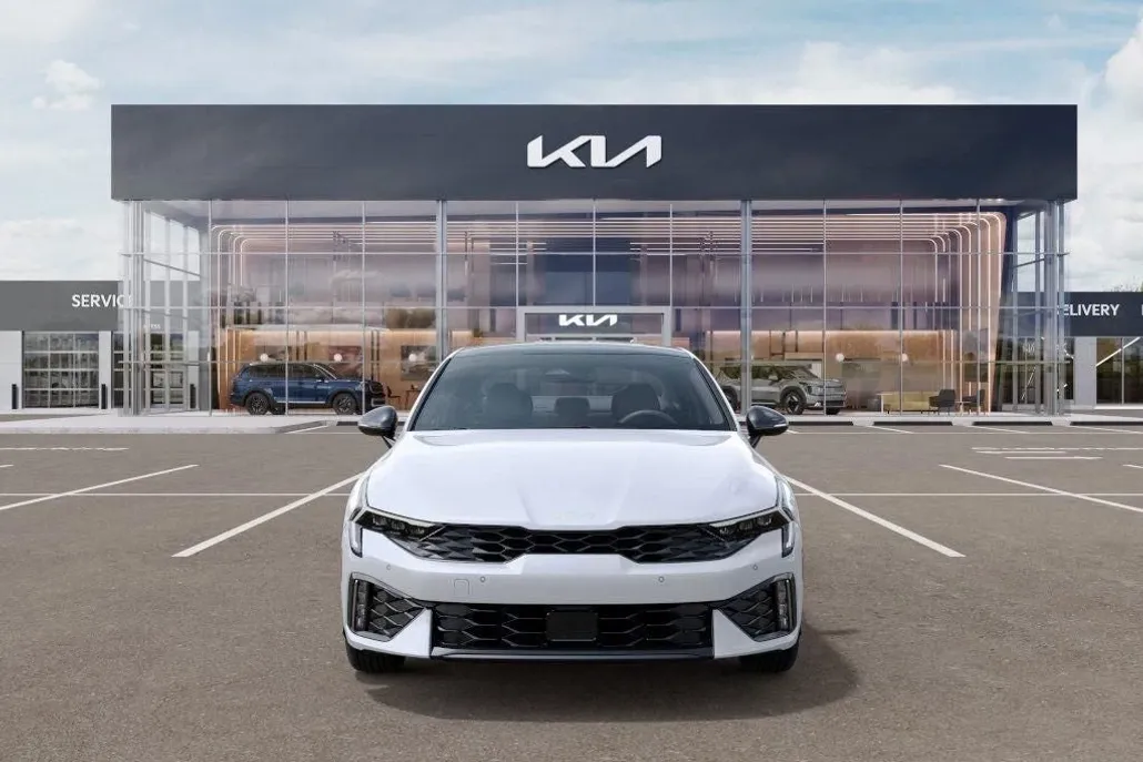 2025 Kia K5 GT-Line photo 1