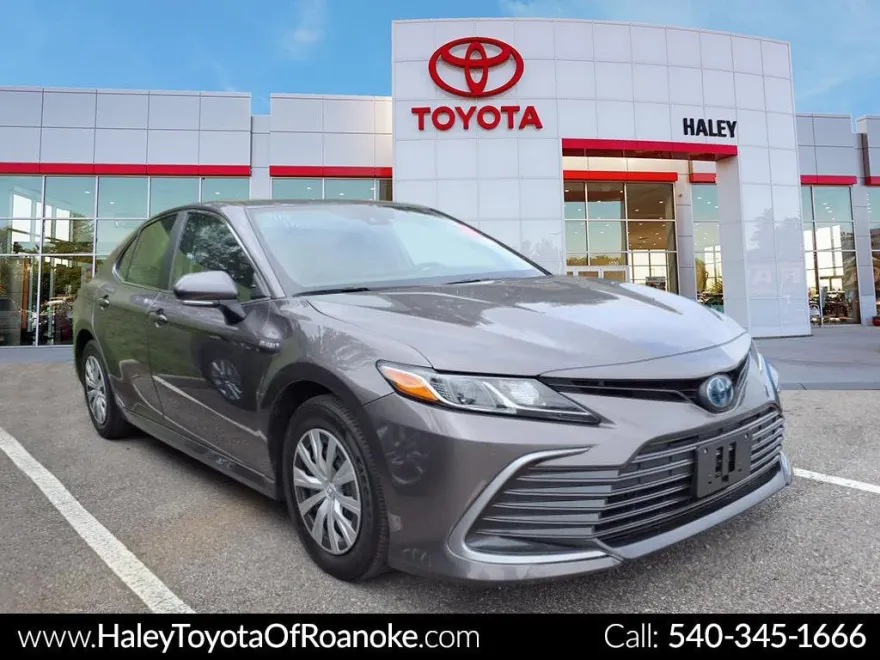 2021 Toyota Camry Hybrid LE photo 1