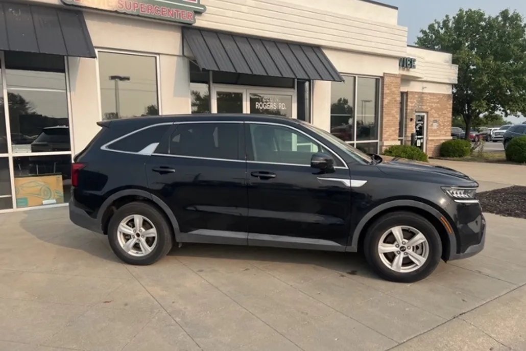 2021 Kia Sorento LX photo 1