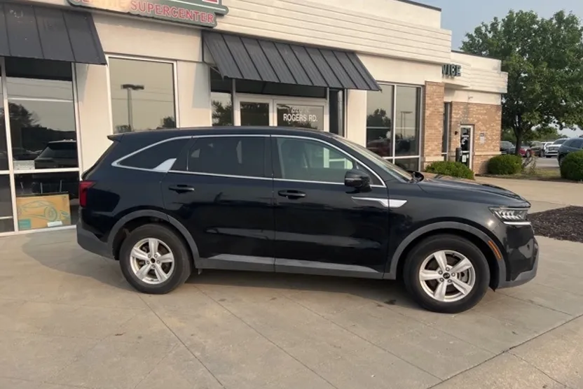 2021 Kia Sorento LX photo 1