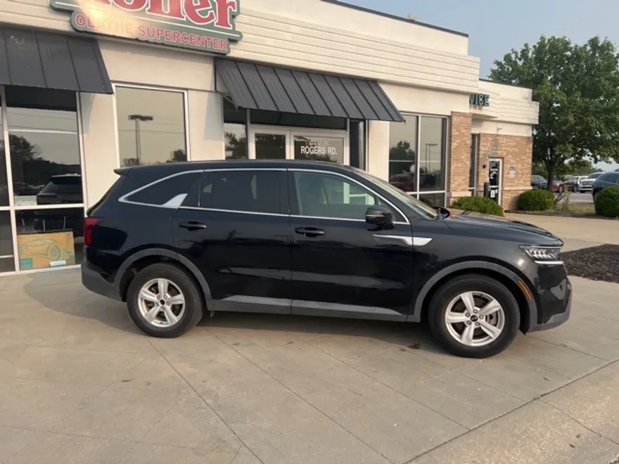 2021 Kia Sorento LX photo 1