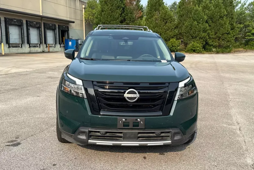 2024 Nissan Pathfinder Platinum photo 1