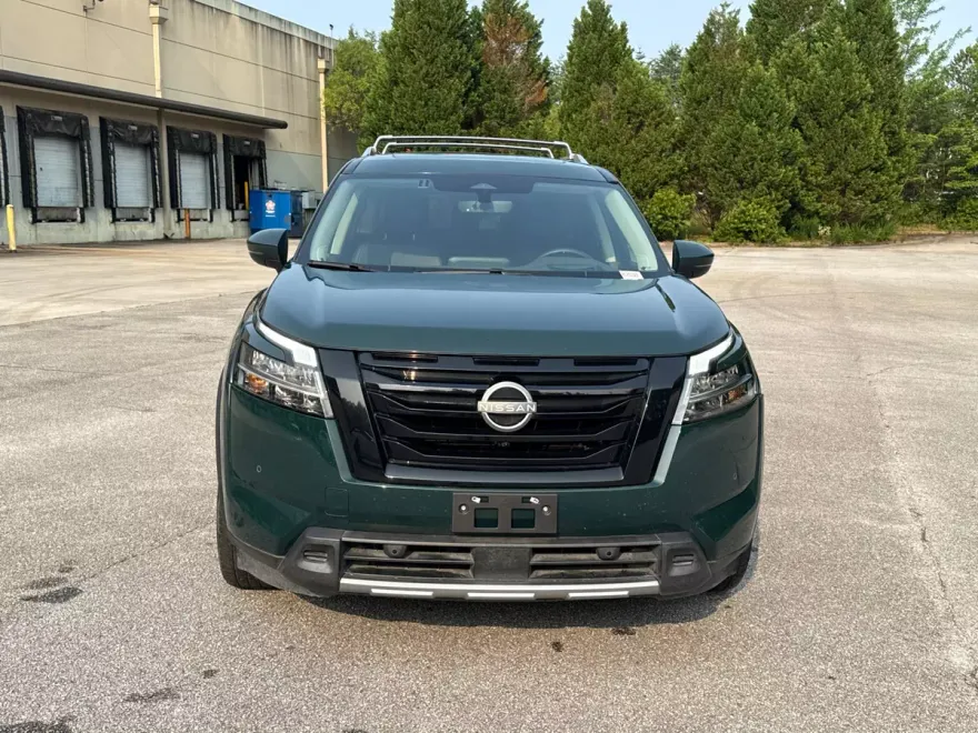 2024 Nissan Pathfinder Platinum photo 1