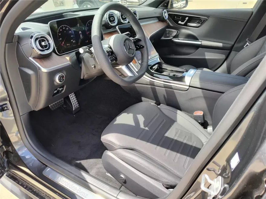 2025 Mercedes Benz C 300 photo 1