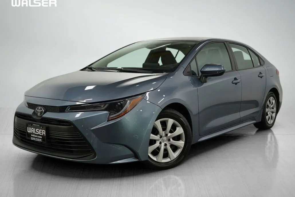 2024 Toyota Corolla LE photo 1