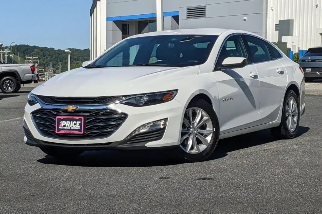 2023 Chevrolet Malibu 1LT photo 1