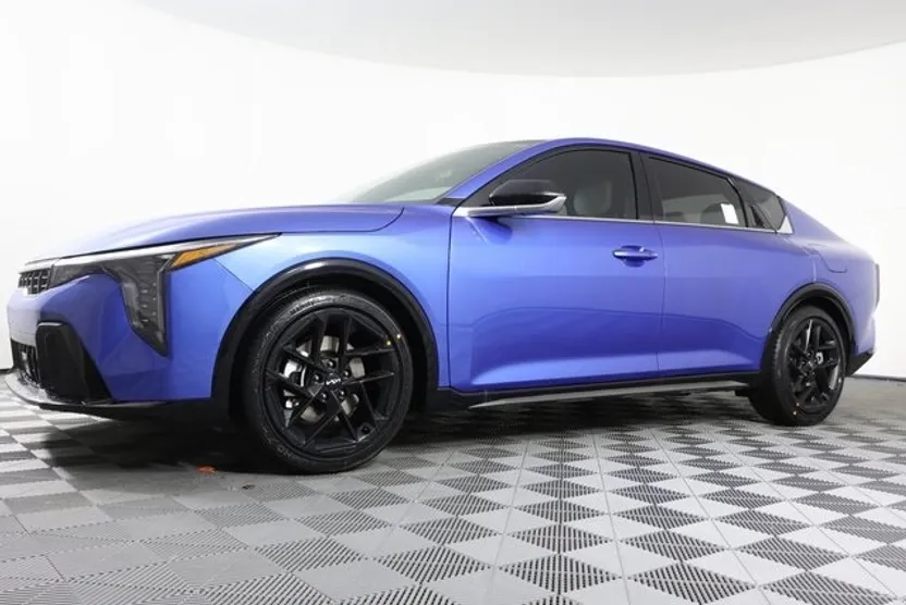 2025 Kia K4 GT-Line Turbo photo 1