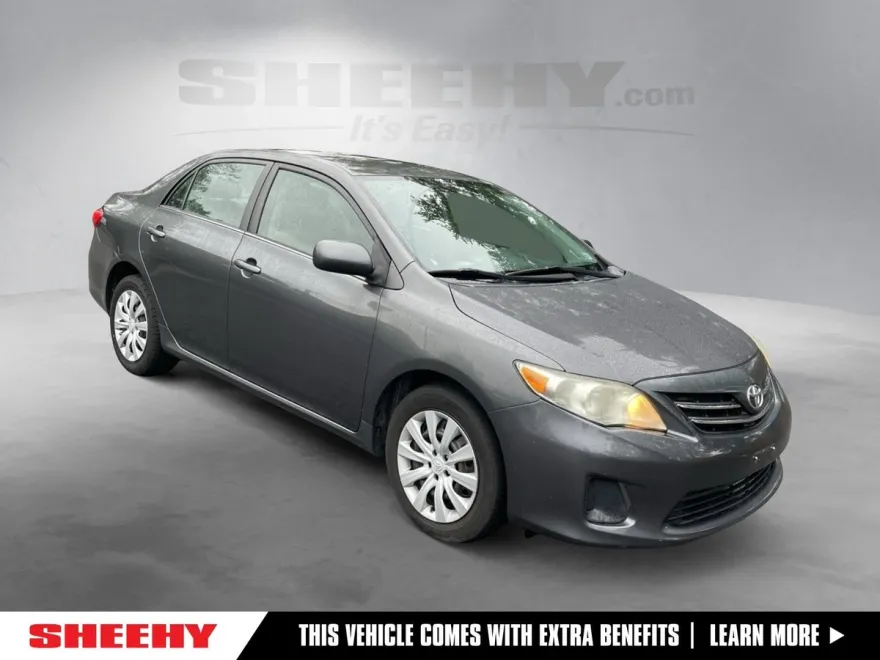 2013 Toyota Corolla LE photo 1
