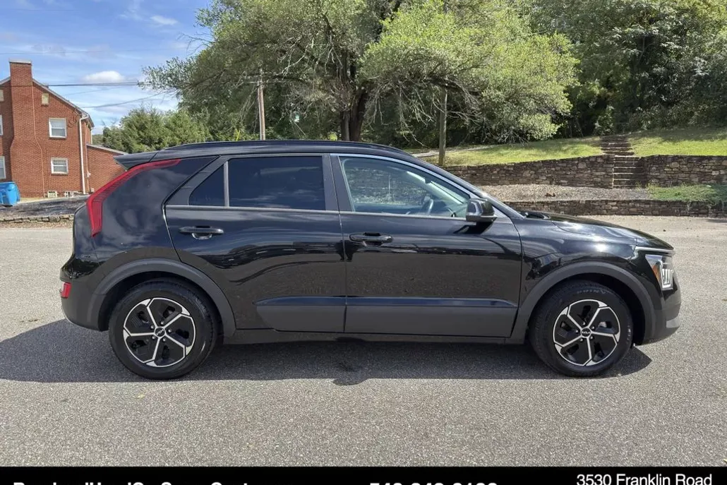 2023 Kia Niro EX photo 1
