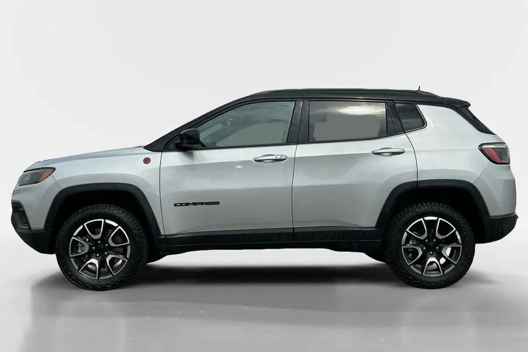 2024 Jeep Compass Trailhawk photo 1