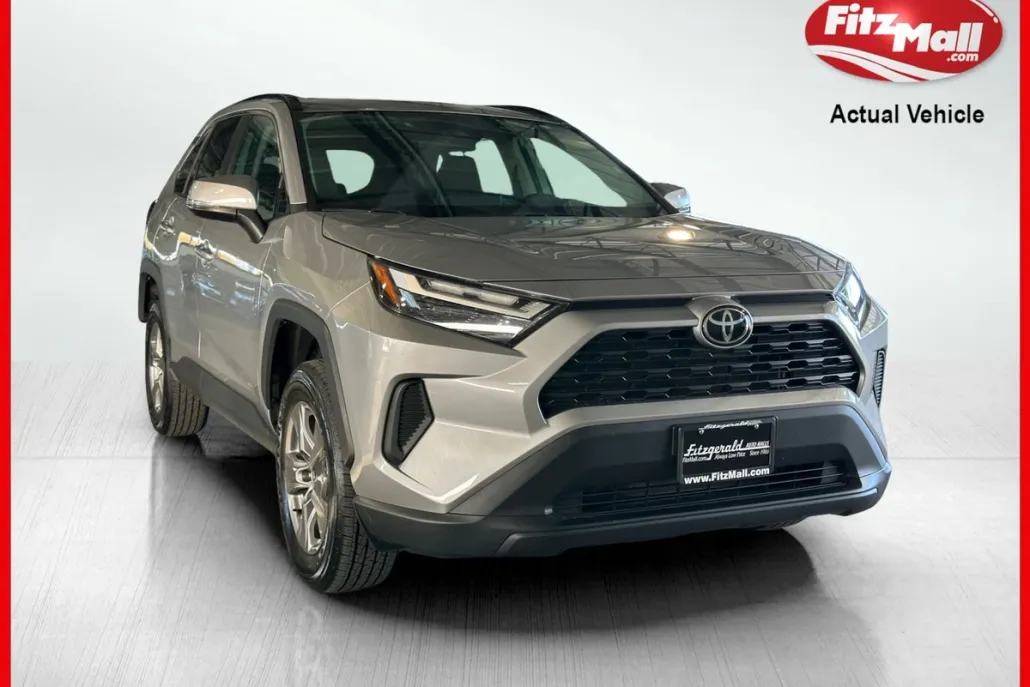 2024 Toyota RAV4 XLE photo 1