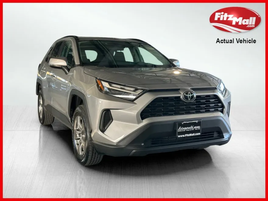 2024 Toyota RAV4 XLE photo 1