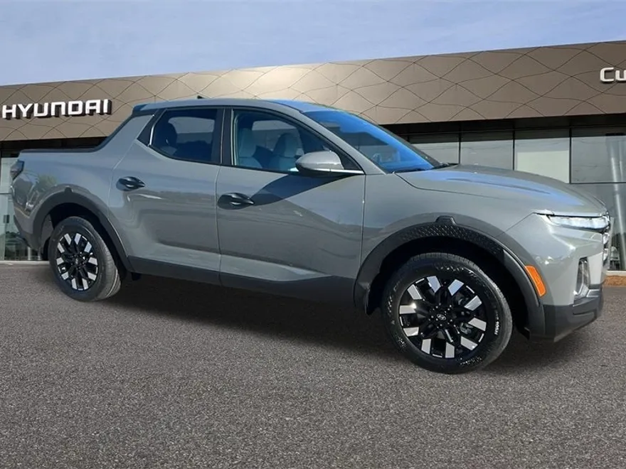 2025 Hyundai Santa Cruz SE photo 1