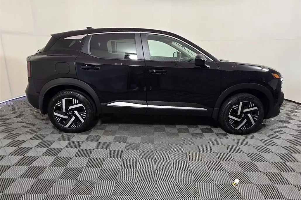 2025 Nissan Kicks SV photo 1
