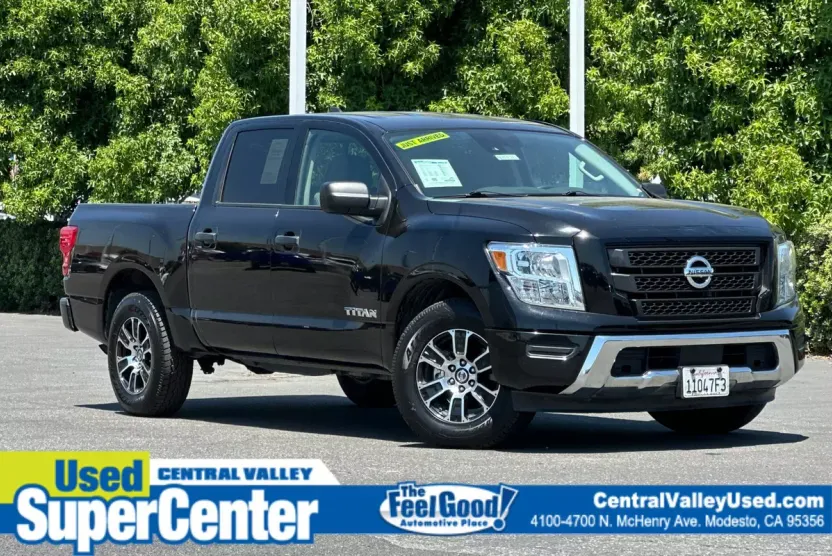 2022 Nissan Titan SV photo 1