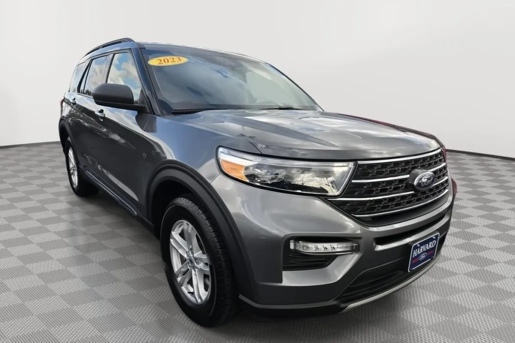 2023 Ford Explorer XLT photo 1