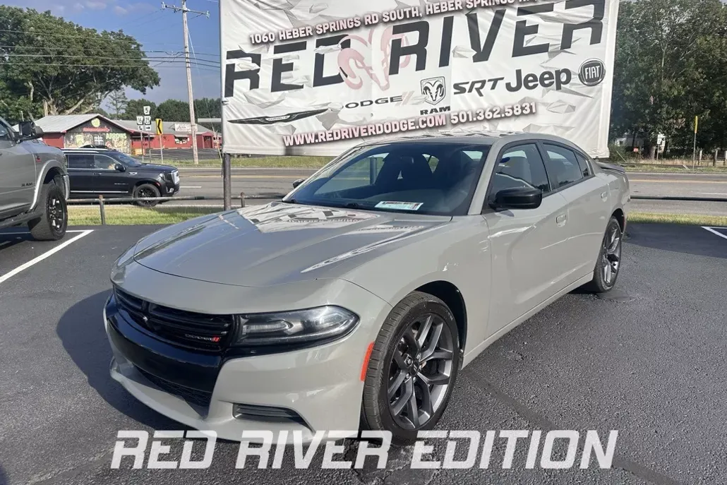 2019 Dodge Charger SXT photo 1