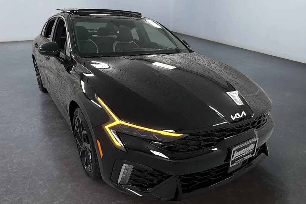 2026 Kia K5 GT-Line photo 1
