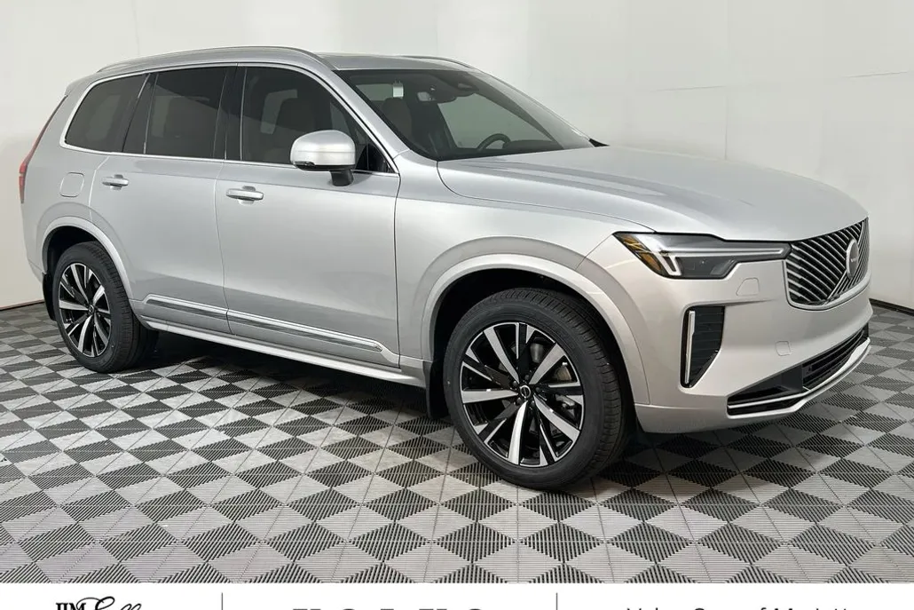 2025 Volvo XC90 Core photo 1