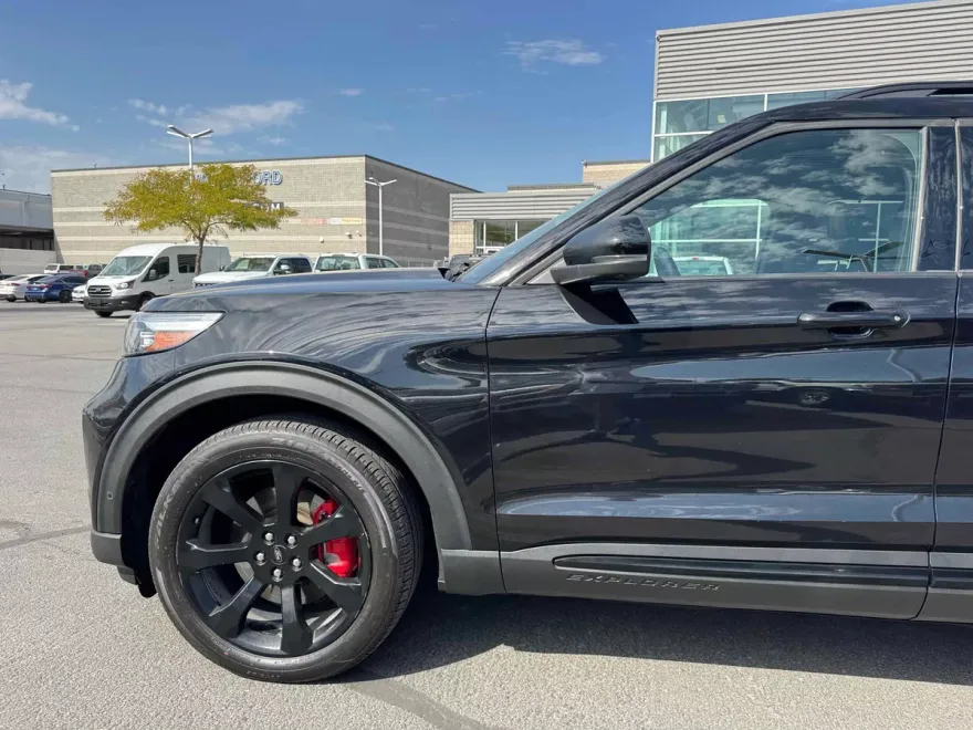 2021 Ford Explorer ST photo 1