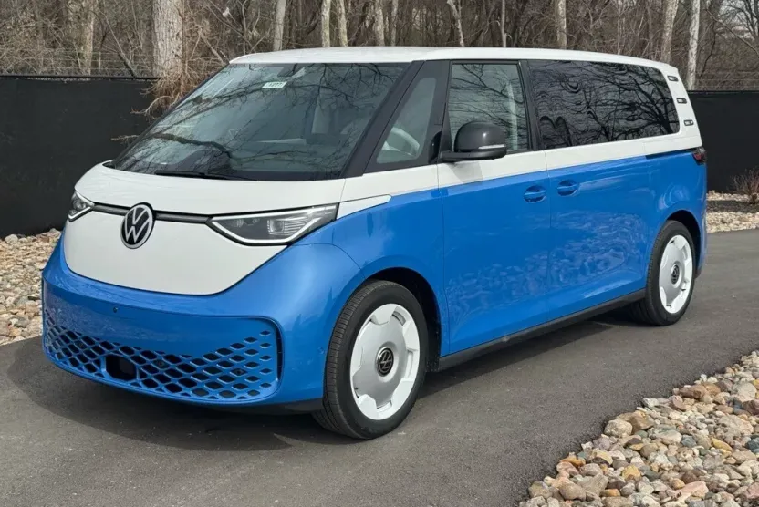 2025 Volkswagen ID. Buzz photo 1