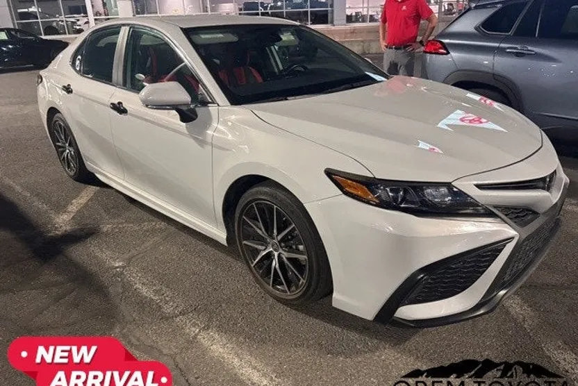 2024 Toyota Camry SE photo 1