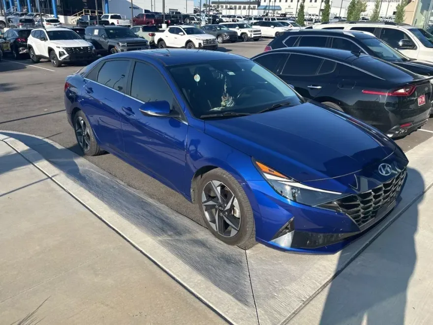 2021 Hyundai Elantra SEL photo 1