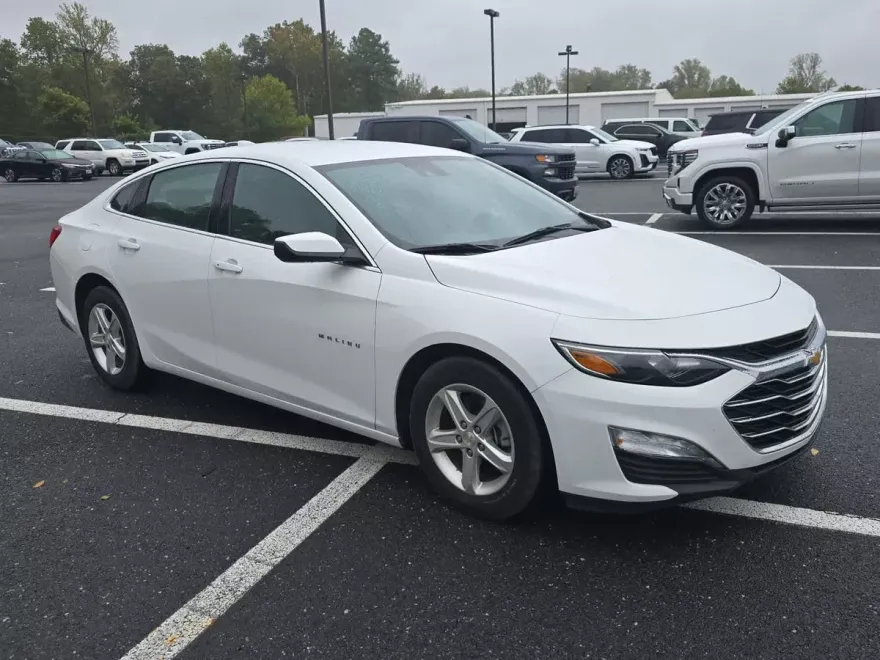 2024 Chevrolet Malibu 1LT photo 1