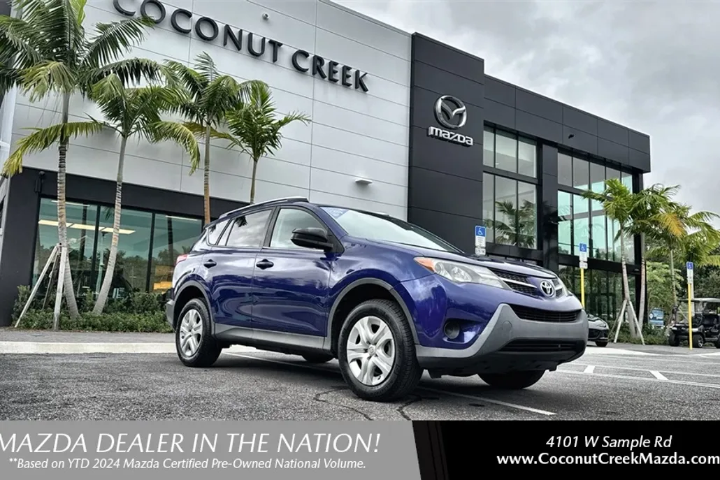 2015 Toyota RAV4 LE photo 1