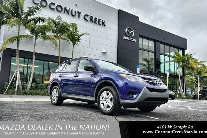 2015 Toyota RAV4 LE photo 1