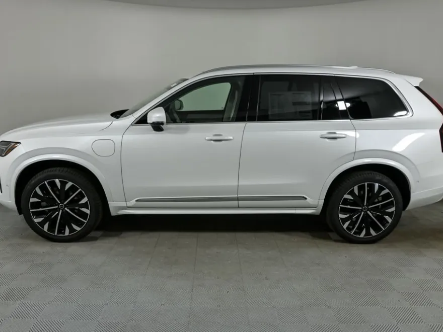 2026 Volvo XC90 T8 photo 1