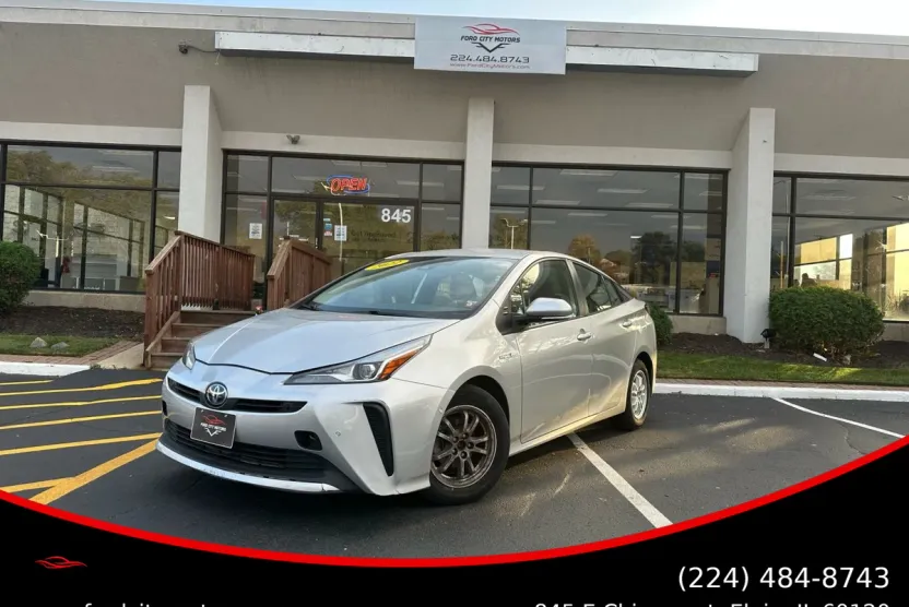 2022 Toyota Prius LE photo 1