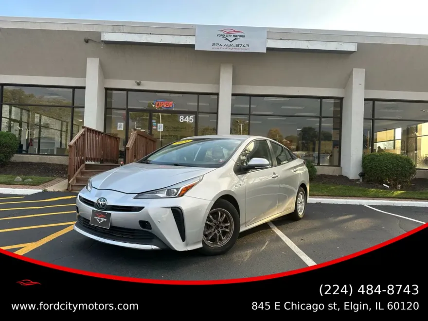 2022 Toyota Prius LE photo 1