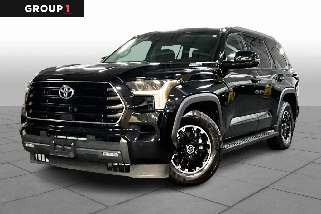 2023 Toyota Sequoia SR5 photo 1