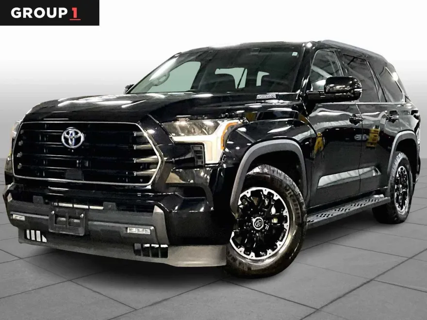 2023 Toyota Sequoia SR5 photo 1