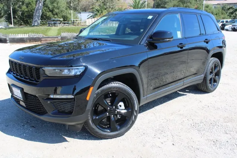 2023 Jeep Grand Cherokee Limited photo 1