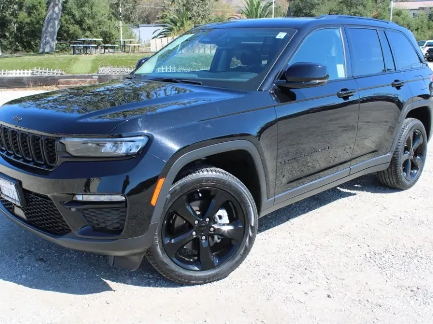 2023 Jeep Grand Cherokee Limited photo 1