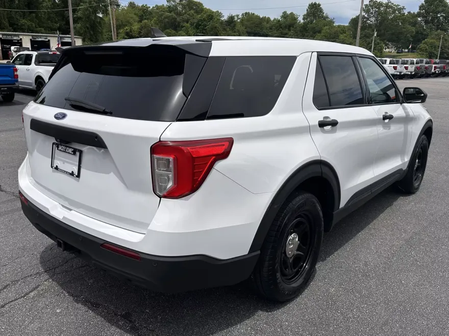 2022 Ford Explorer photo 1