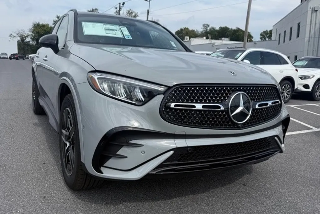 2026 Mercedes Benz GLC 300 4MATIC photo 1
