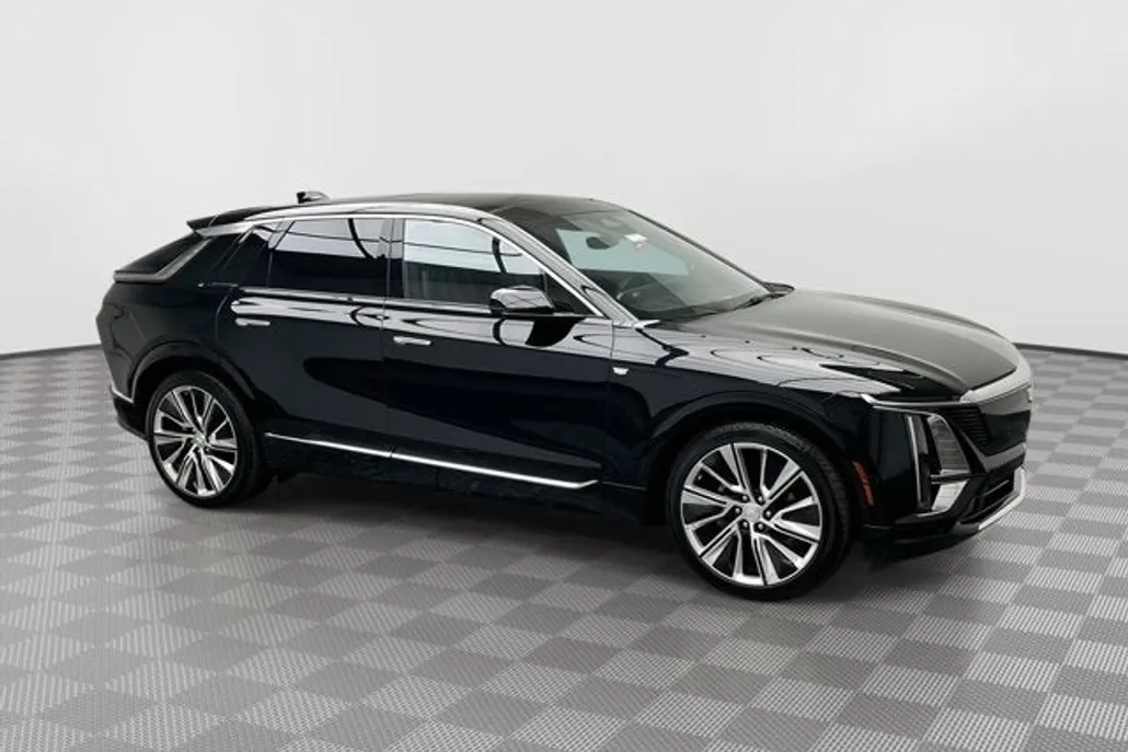 2024 Cadillac Lyriq Luxury photo 1