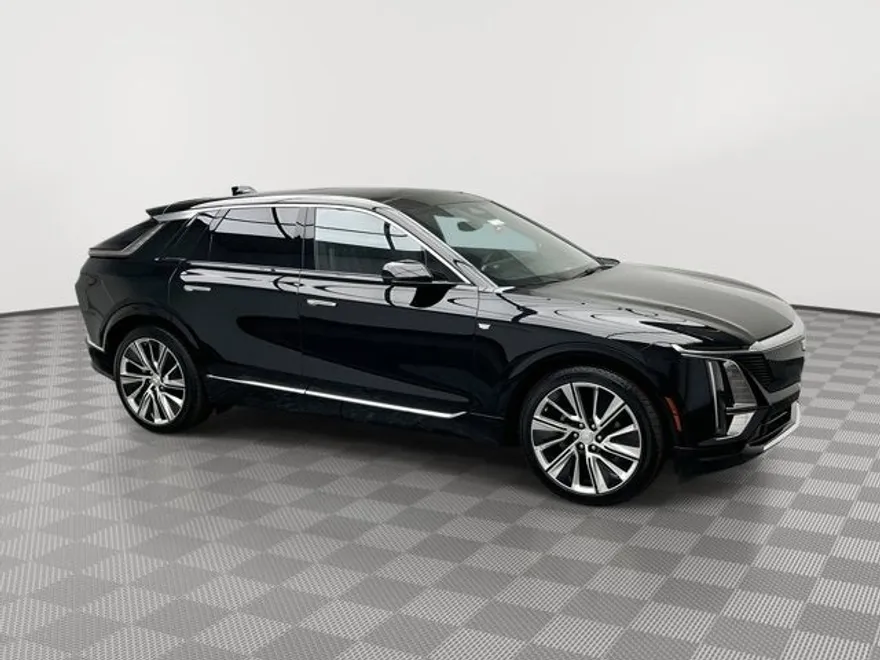 2024 Cadillac Lyriq Luxury photo 1