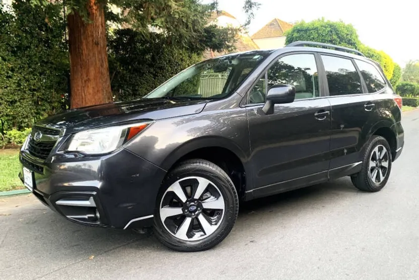 2018 Subaru Forester 2.5i Premium photo 1