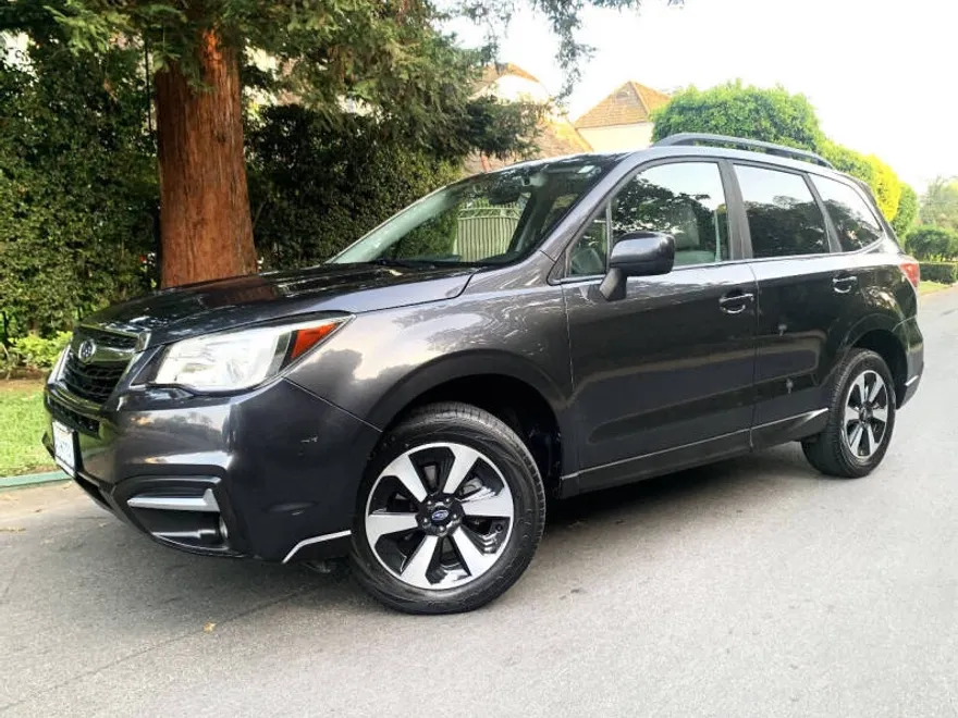 2018 Subaru Forester 2.5i Premium photo 1