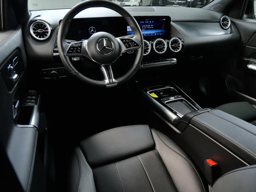 2025 Mercedes Benz GLA 250 4MATIC photo 1