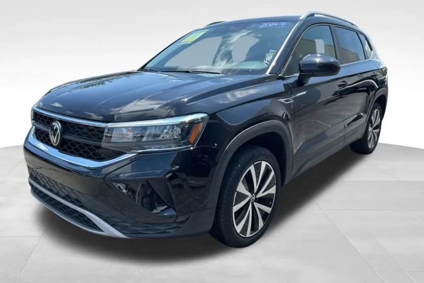 2024 Volkswagen Taos SE photo 1